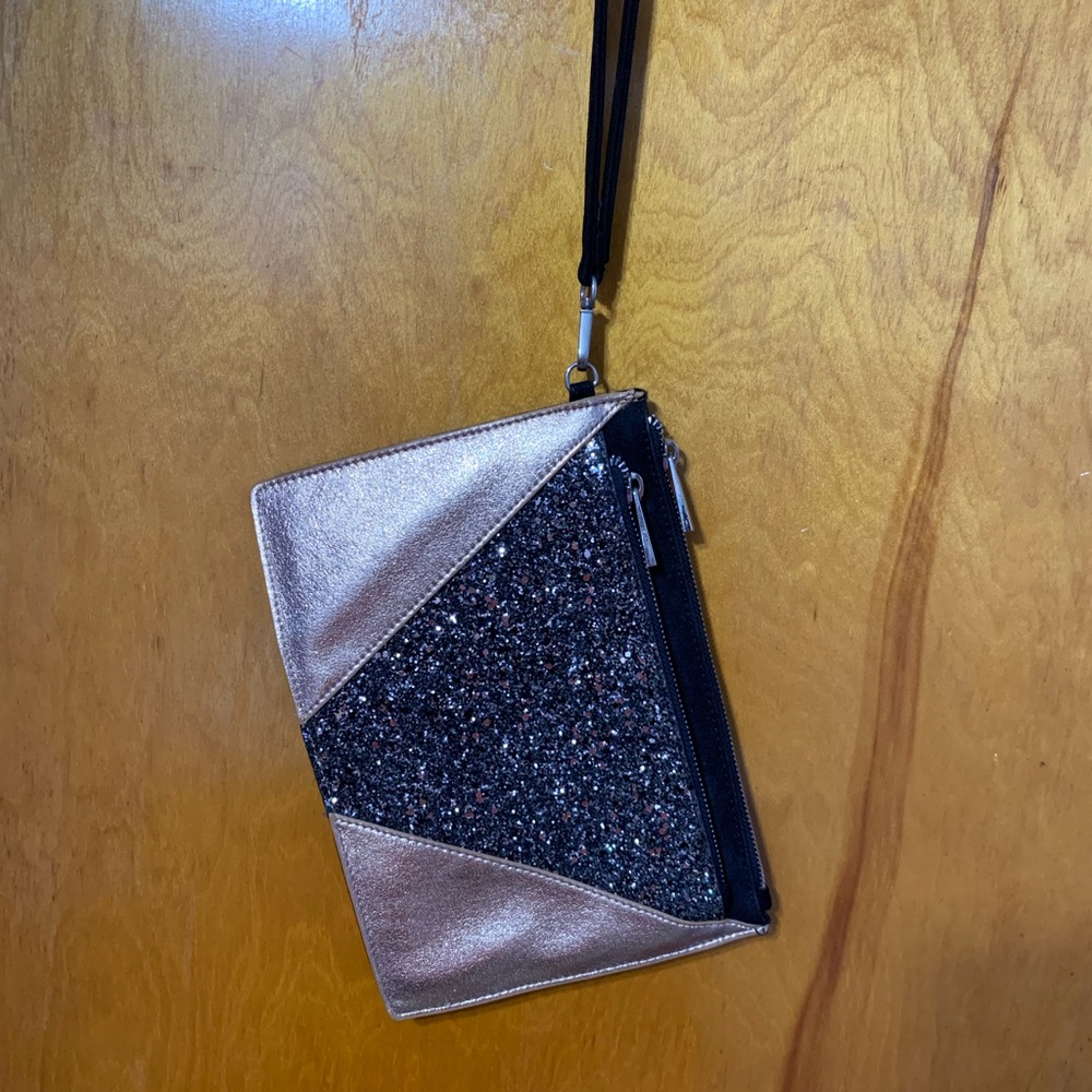 Express wristlet
